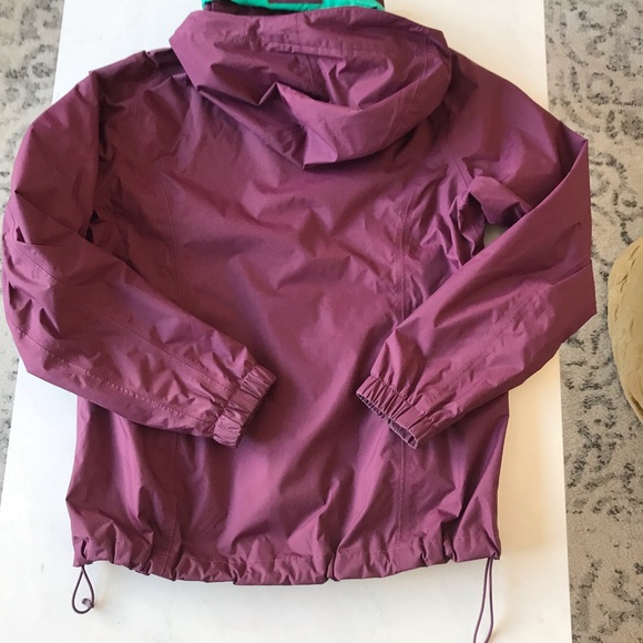 The North Face Resolve 2 shell 2 L Rainjacket/packable windbreaker. Women’s med - Picture 5 of 7